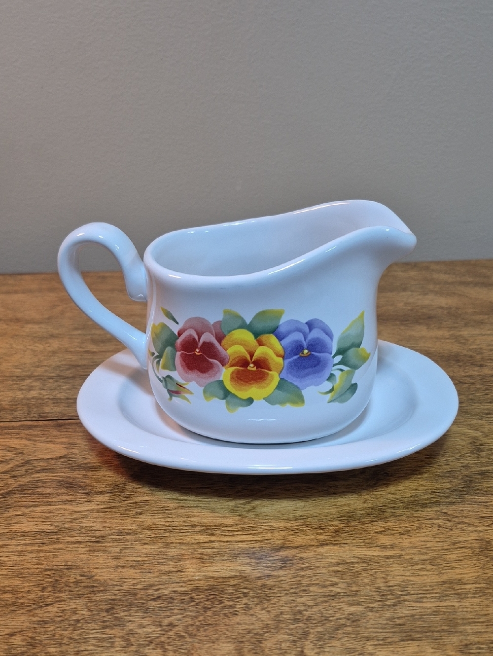 CORELLE COORDINATES Summer Blush Pansy Pattern Ceramic Gravy Boat & Underplate